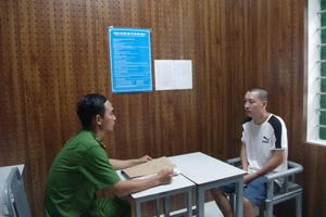 Bắt tạm giam 12 đối tượng trong đường dây đánh bạc quy mô hơn 1.800 tỷ