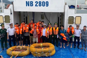 Tàu chở hàng nguy cơ chìm, 14 người được cứu kịp thời