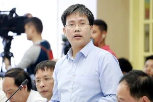 Những giờ cân não khi dự báo bão số 13