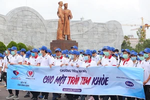 Gần 3.000 người đi bộ “Cho một trái tim khỏe”