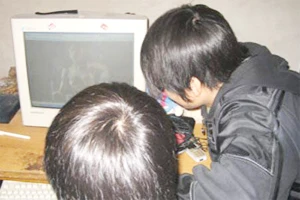 300 cuộc gọi vào tổng đài 111 vì thấy con truy cập web xấu