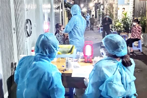 Trắng đêm khoanh vùng, dập dịch COVID-19