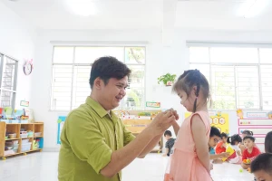 Bị phụ huynh “tẩy chay” vẫn theo nghề 
