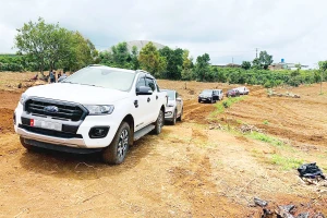 Đất nền vùng ven sôi động