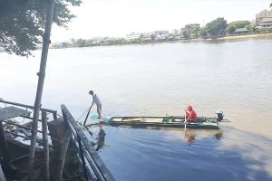 Tái diễn nạn dùng điện kích cá trên kênh, sông ở TP.HCM