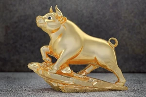 Trâu dát vàng, nước mắm siêu đắt… hút khách mùa tết