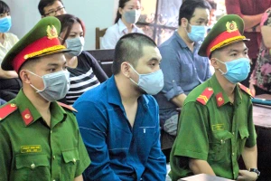 Ai sẽ kê biên căn hộ của tài xế Mercedes?