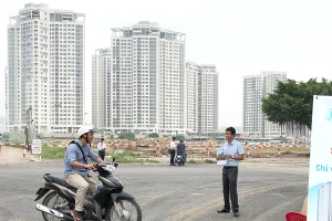 Thị trường căn hộ tại TP.HCM vẫn trên đà tăng giá. Ảnh minh họa: QUANG HUY