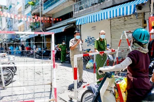 COVID-19: TP.HCM khẩn cấp truy vết các ca nhiễm mới