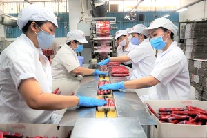 Khó khăn kép nhưng vẫn muốn góp tiền mua vaccine