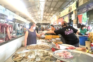 Hơn 100 chợ truyền thống đóng cửa: Tiểu thương lên chợ online