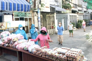 Đội phản ứng nhanh giúp người nghèo trong mùa dịch