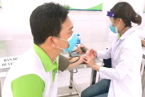 Nên xem xét mở cửa từng bước với doanh nghiệp nguy cơ thấp