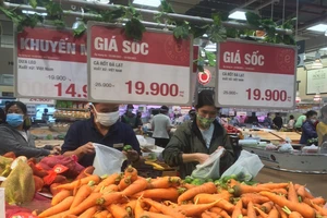 Siêu thị, nhà cung cấp chờ ngày mở cửa trở lại