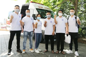 Những đóa hoa dấn thân vào tâm dịch COVID-19