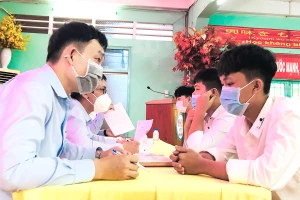 Tăng chăm lo, trả lương cao để thu hút lao động trở lại TP.HCM