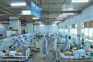 Kỳ tích 2 vợ chồng trở về từ cửa tử COVID-19