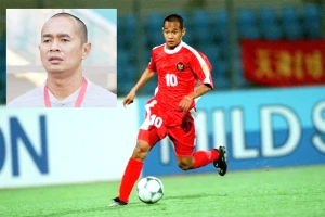 Trợ lý đội tuyển Indonesia Yulianto (ảnh nhỏ) vào những năm 1990 là tiền đạo số một Indonesia. Ảnh: GETTY IMAGES