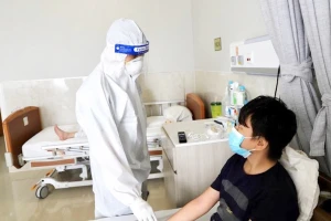 Nghị quyết 145 đã điều chỉnh, sửa đổi, bổ sung chế độ, chính sách trong phòng chống dịch COVID-19 theo hướng tăng mức phụ cấp. Ảnh: PV