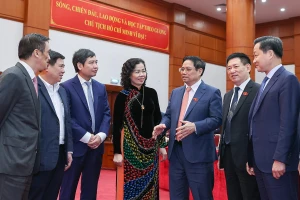 'Phải thắt lưng buộc bụng, tạo động lực mới cho kinh tế'