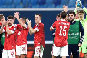 Bóng đá Nga tính đường đóng cửa đá với nhau