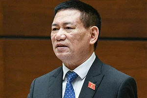 Trong khi đại biểu Trịnh Xuân An (Đồng Nai) đề nghị bỏ Quỹ bình ổn giá xăng dầu thì bộ trưởng Bộ Tài chính (ảnh) cho hay là các bộ, ngành đề nghị nên giữ. Ảnh: P.THẮNG