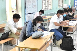 Người lao động đến Trung tâm Dịch vụ việc làm TP.HCM thực hiện thủ tục, chế độ theo Bộ luật Lao động năm 2019. Ảnh: MINH THUẬN