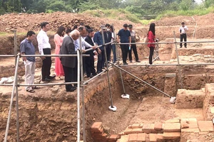 Hàng ngàn hiện vật đã được tìm thấy khi khai quật. Ảnh: VIẾT THỊNH