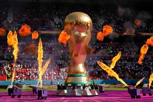 World Cup càng đông, nguồn thu của FIFA càng lớn. Ảnh: AFP