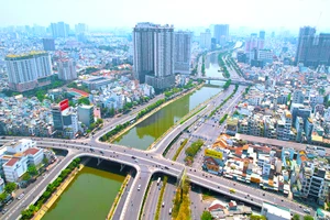 Các chuyên gia lo ngại việc quy định quyền sở hữu chung cư có thời hạn sẽ tác động đến tâm lý người mua nhà. Ảnh minh họa: NGUYỄN TIẾN