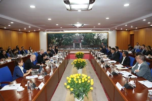 Đoàn doanh nghiệp Mỹ làm việc với một số bộ, ngành Việt Nam vào ngày 21-3. Ảnh: Đ.MINH