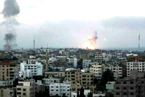 Bom nổ ở tỉnhDeir Ez-Zor (Đông Bắc Syria) vào ngày 23-3. Ảnh: AFP