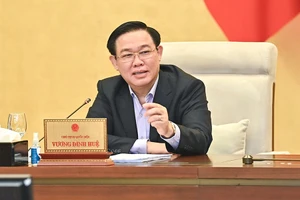 Chủ tịch Quốc hội Vương Đình Huệ phát biểu tại phiên họp. Ảnh: PHẠM THẮNG