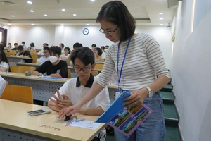 Thí sinh tham dự kỳ thi đánh giá năng lực của ĐH Quốc gia TP.HCM năm 2023. Ảnh: P.ANH