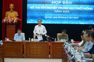 Quang cảnh buổi họp báo. Ảnh: PHI HÙNG