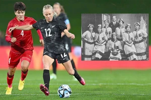 Một đội bóng đá nữ ở New Zealand trước lệnh cấm năm 1922 (ảnh nhỏ) và đội nữ New Zealand hiện nay trong trận giao hữu với Việt Nam. Ảnh: GETTY IMAGES