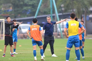 HLV Troussier chú trọng tạo điều kiện cho các nhân tố trẻ. Ảnh: VFF