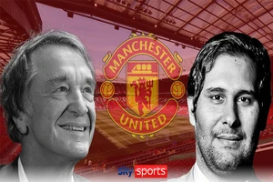 Số phận của MU gần như đã ngã ngũ khi tỉ phú Anh Jim Ratcliffe (trái) đã nở nụ cười chiến thắng dù số tiền ông bỏ ra chỉ bằng 1/5 của tỉ phú Qatar Sheikh Jassim. Ảnh: SKY SPORTS