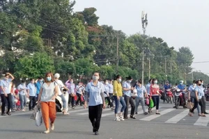 Khoản tiền thưởng Tết mà người lao động được nhận phải chịu thuế TNCN. Ảnh: PHONG ĐIỀN