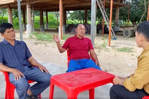 Già làng, người có uy tín tại huyện Krông Pa bày tỏ bức xúc trước nội dung xuyên tạc, sai sự thật. Ảnh: QN