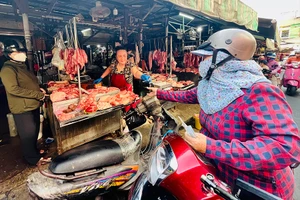 Hiện giá thịt heo bán lẻ trên thị trường TP.HCM đang nhích dần lên. Ảnh: TÚ UYÊN
