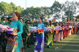 Không tuyển chọn vào phục vụ trong quân đội những trường hợp trên cơ thể có hình xăm, chữ xăm có nội dung chống đối chế độ… Ảnh: HUỲNH THƠ