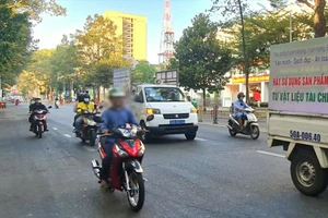 Người hơn 60 tuổi được thi bằng lái xe máy nhưng phải đáp ứng đủ điều kiện về sức khỏe. Ảnh: NC