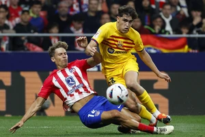 Pau Cubarsi 17 tuổi là trung vệ trẻ nhất khoác áo tuyển Tây Ban Nha. Ảnh: GETTY