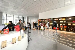 Bên trong một tổng kho hàng của Trung Quốc có sức chứa lớn, hiện đại, được xây dựng sát biên giới Việt Nam. Ảnh: SƠN TÂM