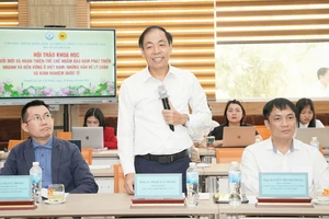 GS-TS Phạm Tất Thắng, Phó Giám đốc Học viện Chính trị khu vực II, phân tích hoàn thiện thể chế đảng cầm quyền. Ảnh: THUẬN VĂN