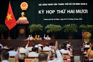 Kỳ họp đã thông qua 51 nghị quyết về các vấn đề kinh tế - xã hội, dân sinh của TP. Ảnh: NGUYỆT NHI