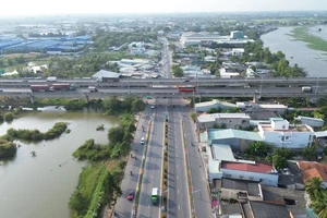 Việc liên kết hạ tầng giao thông, góp phần thúc đẩy liên kết vùng, phát triển kinh tế - xã hội giữa các địa phương. Ảnh: HUỲNH DU