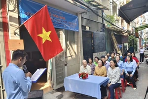 UBND phường 2, quận 3 tổ chức lễ bàn giao nhà cho ông Nguyễn Văn Lũy vào ngày 26-3-2025. Ảnh: TL