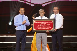 Những người bình dị làm nên diện mạo TP.HCM năng động, nghĩa tình